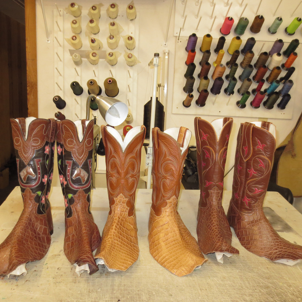 Ready to put on the last | Lisa Sorrell, cowboy boot maker